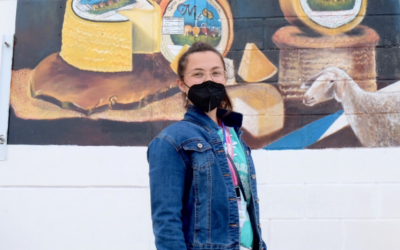 La joven ‘influencer’ Anita ‘La Cortijera’ defiende en Gomecello el entorno rural: “Sin el sector primario el mundo no sigue”.